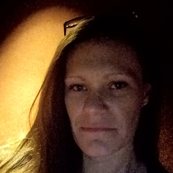 Meet your Posher, Dee - Picture 3 of 3